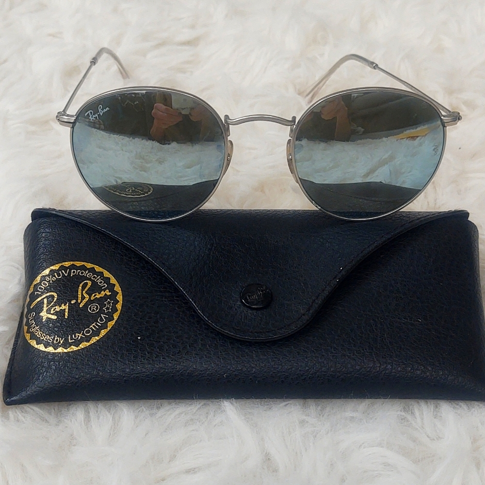 Rayban sunglasses 100 percent UV protection round metal with case silver frame